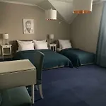 Szafirowy Dwór Hotel&restauracja Hotel *