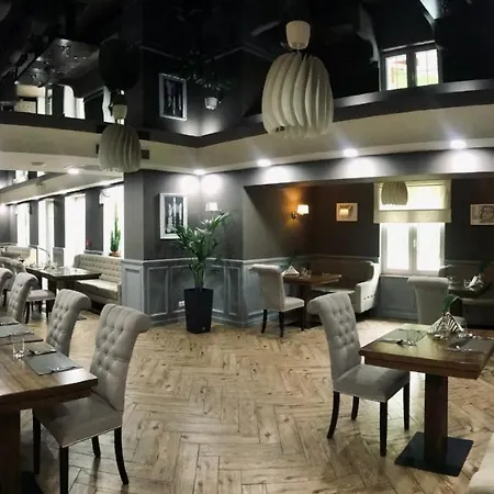 Szafirowy Dwór Hotel&restauracja *