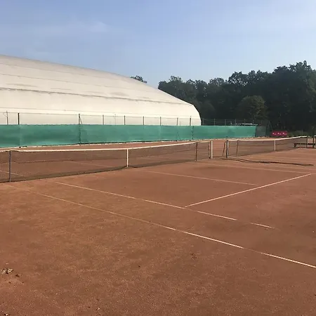 Отель Szafirowy Dwor & Restauracja Гливице