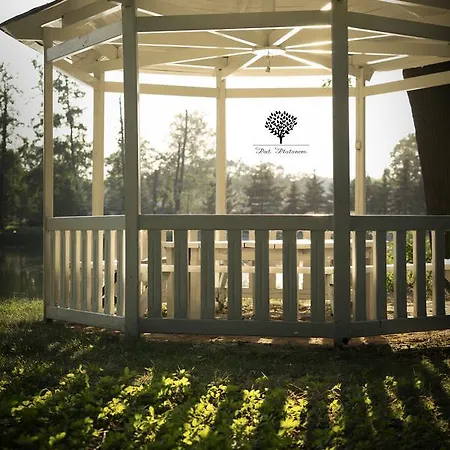 Szafirowy Dwor & Restauracja Отель Гливице