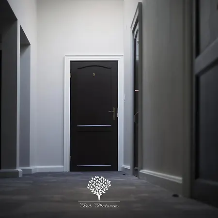 Szafirowy Dwor & Restauracja * Гливице