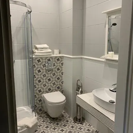 Hotel Szafirowy Dwor & Restauracja *