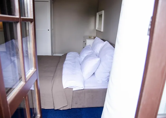 Hotel Szafirowy Dwor & Restauracja *