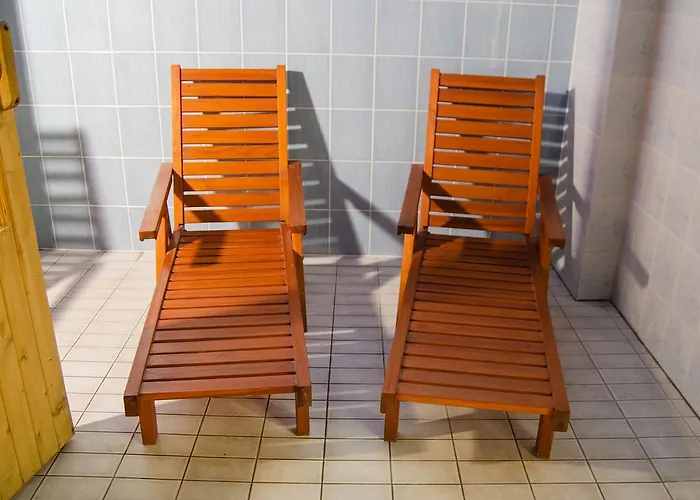 Hotel Szafirowy Dwor & Restauracja *