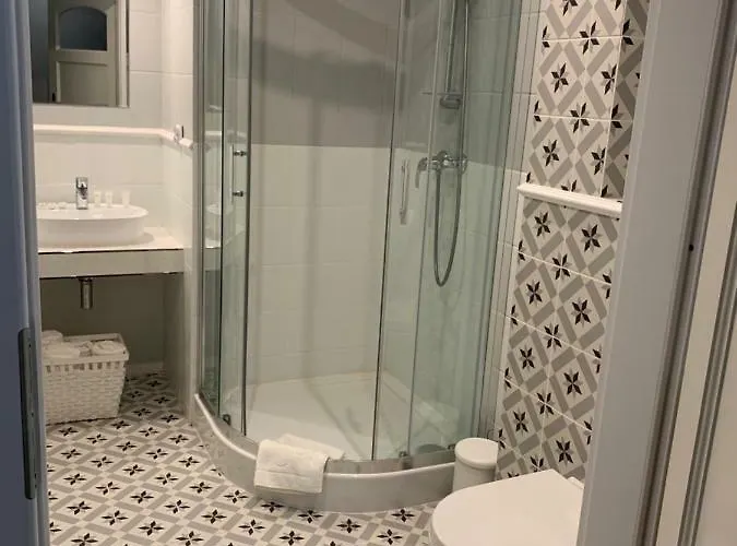 Szafirowy Dwor & Restauracja Hotel *